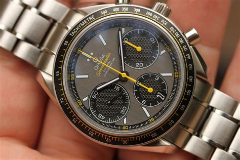 omega speedmaster racing 40mm.